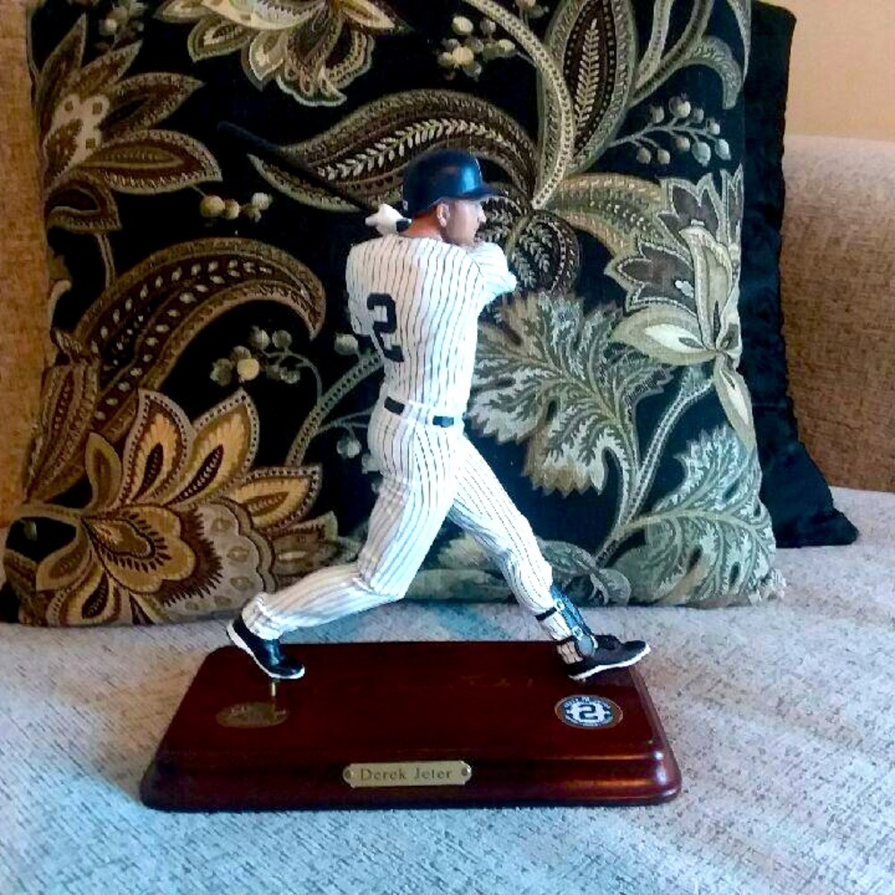 NY YANKEES-Derek Jeter- Danbury Mint Figurine